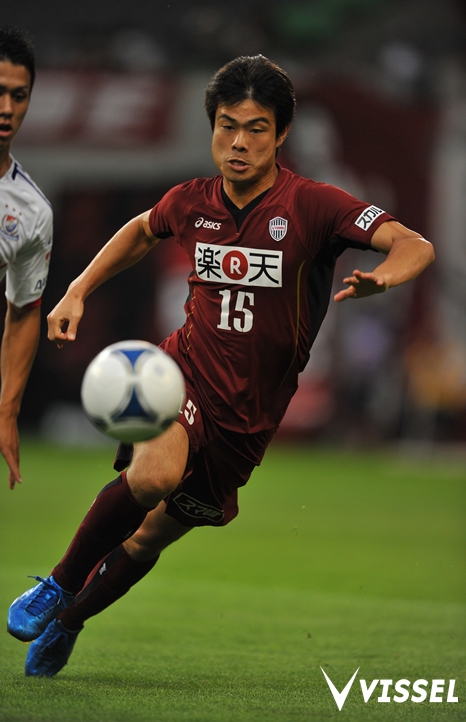 相手ボールへプレッシャーをかける大屋翼選手