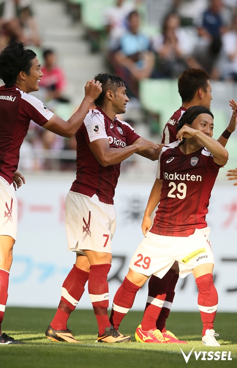 前半7分、ポポ選手のゴールが決まる！