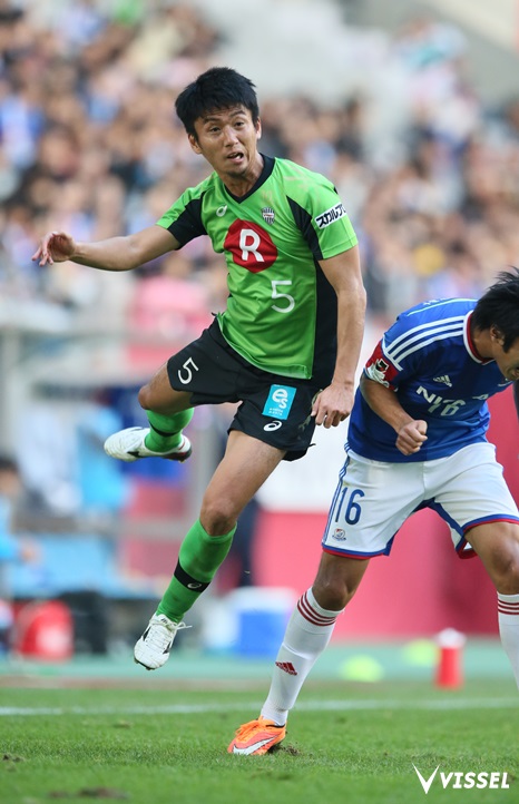 相手の攻撃を跳ね返す河本裕之選手