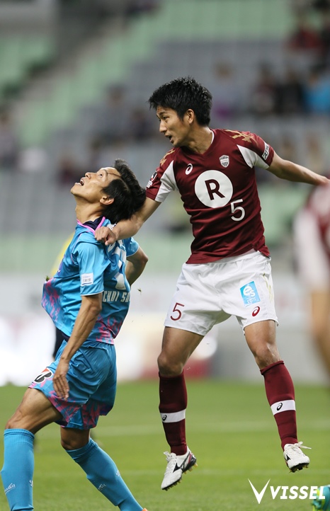 相手のハイボールを跳ね返す河本裕之選手
