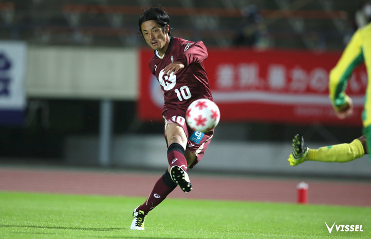 積極的にミドルシュートでゴールを狙う森岡亮太選手