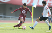 ドリブルで相手をかわす藤谷壮選手