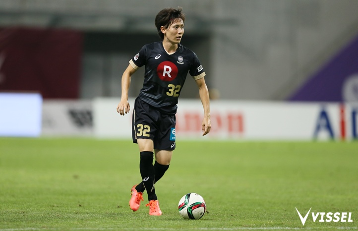 中盤でボールをキープする前田凌佑選手