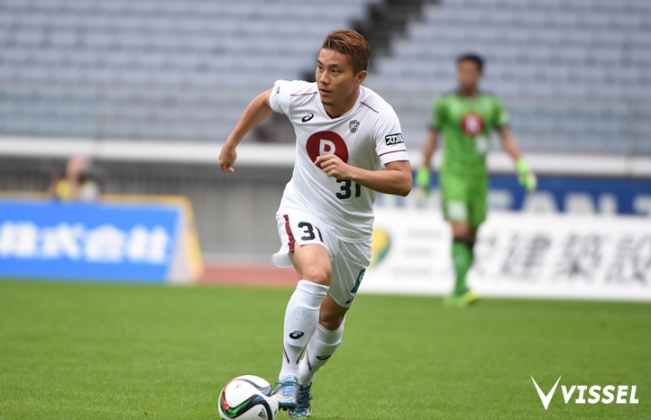 左サイドを駆け上がる安田理大選手