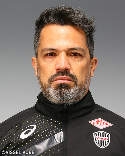 ヴィッセル神戸 選手 スタッフ アレックス